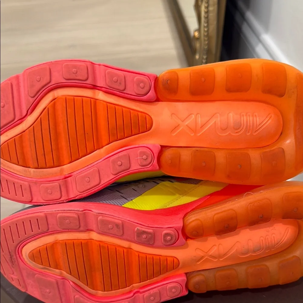 Nike Air Max 270 Gray with Neon Highlights - Picture 4 of 4
